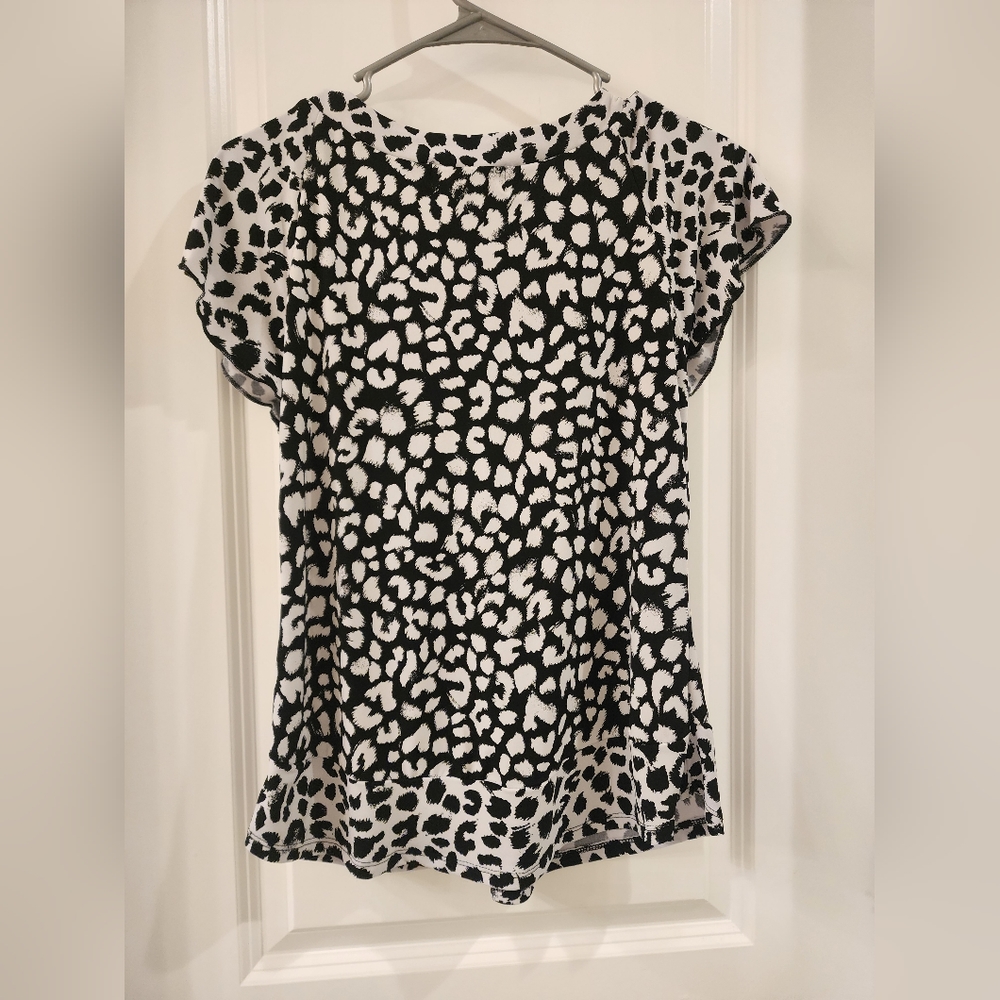 White/Black Leopard Print Top - Picture 3 of 3
